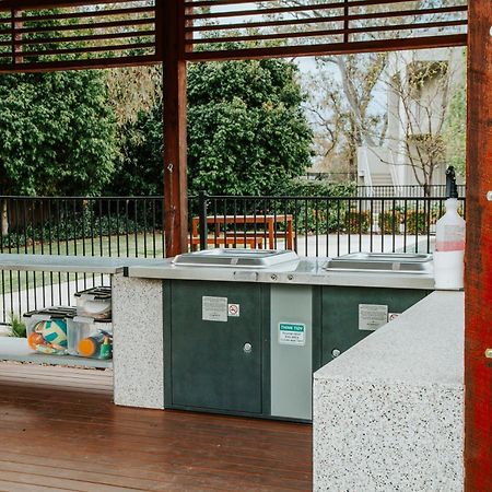 Nagambie Waterfront Motel Экстерьер фото